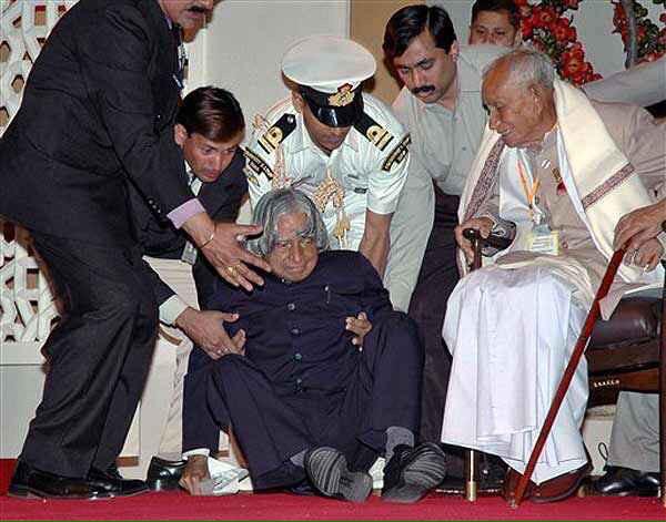 The-Last-Picture-of-Abdul-Kalam-as-he-collapsed-on-Stage-at-IIM-Shillong