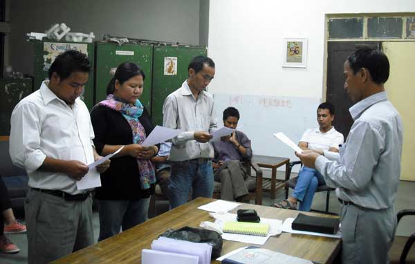 The-newly-elected-Prez-Fin--Info--Pub-taking-oath-on-24th-Oct-2012-at-JNUSU-Office-2